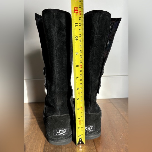 UGG Boots - Picture 4 of 12